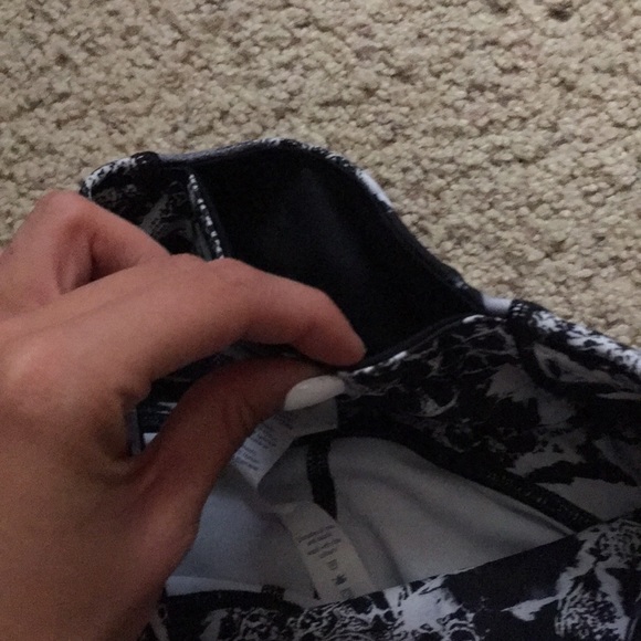 Lululemon Iced Black and White, Wunder Under III - Picture 5 of 5